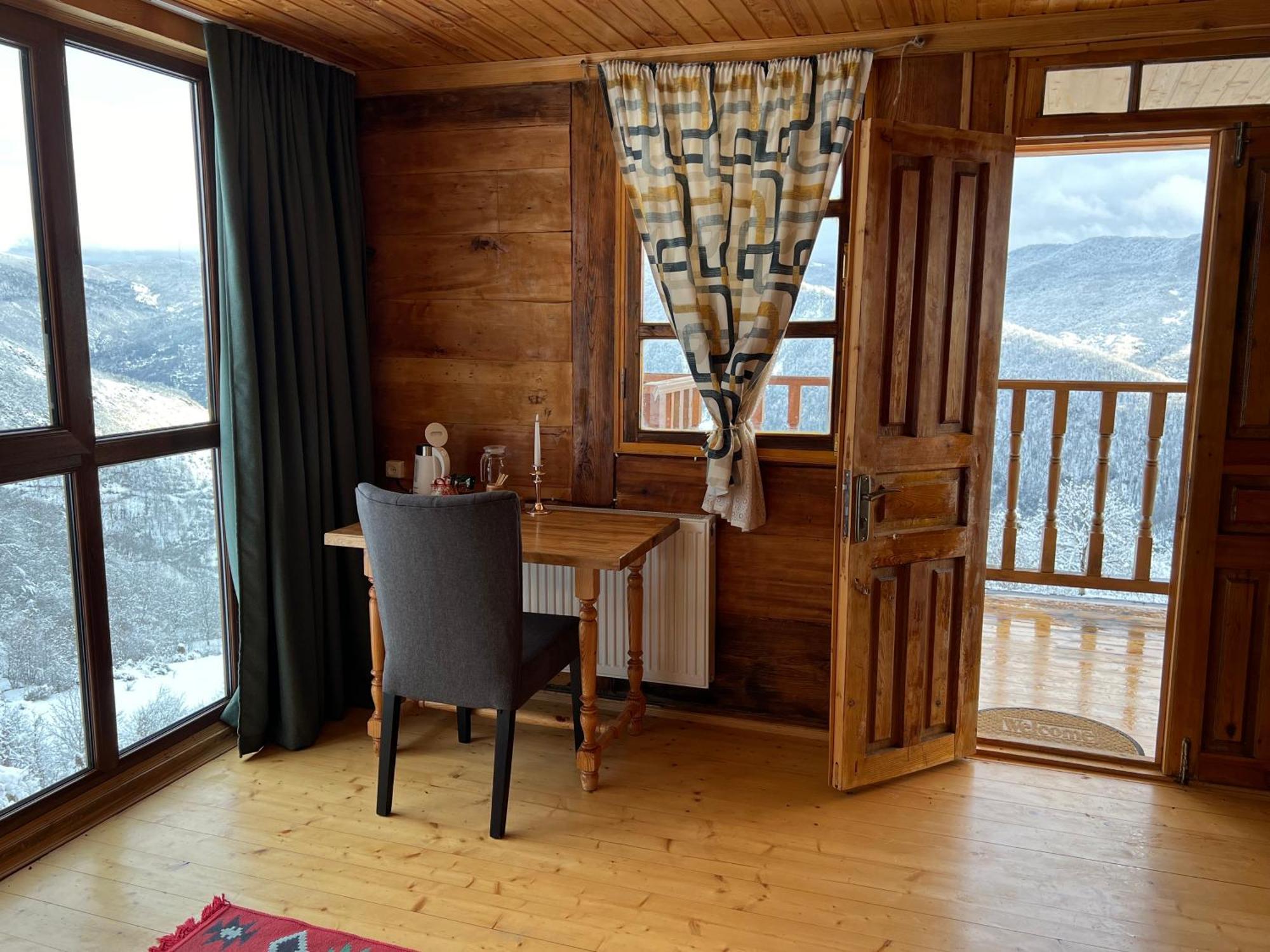 Gentry House Hotel Амбролаури Екстериор снимка